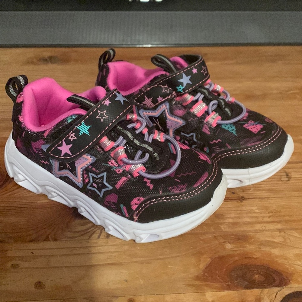 {SOLD} Light-Up Toddler Girl Sneakers